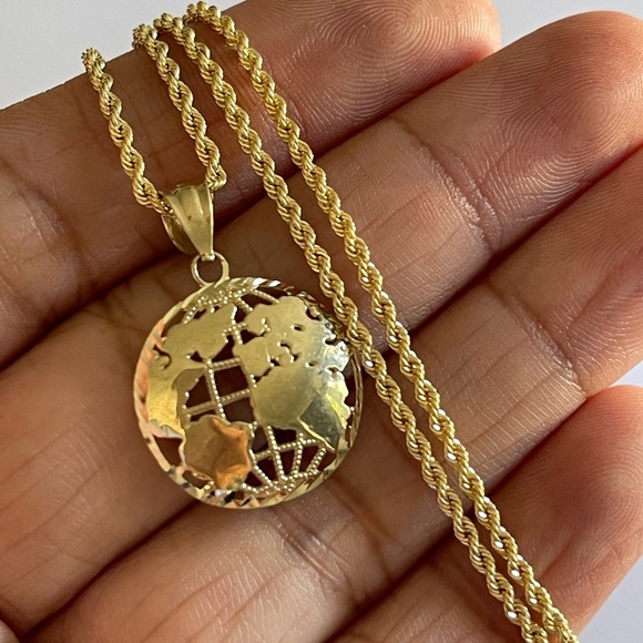 10Kt Gold Globe Charm Necklace